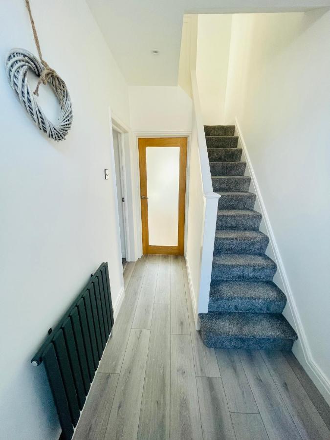 Brand New Modern 3 Bedroom Homeブラックプール エクステリア 写真