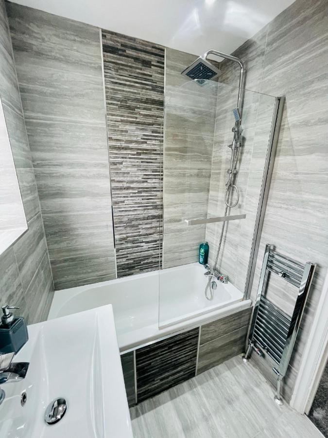 Brand New Modern 3 Bedroom Homeブラックプール エクステリア 写真